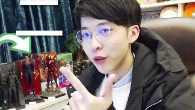 嗨氏回归王者荣耀直播,却连出装都不会,玩家纷