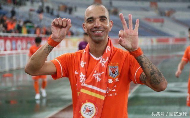 李霄鹏:不明白最后一个角球啥意思 鲁能想双冠