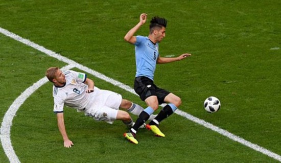 世界杯-苏神卡瓦尼破门 乌拉圭3-0胜俄罗斯夺头