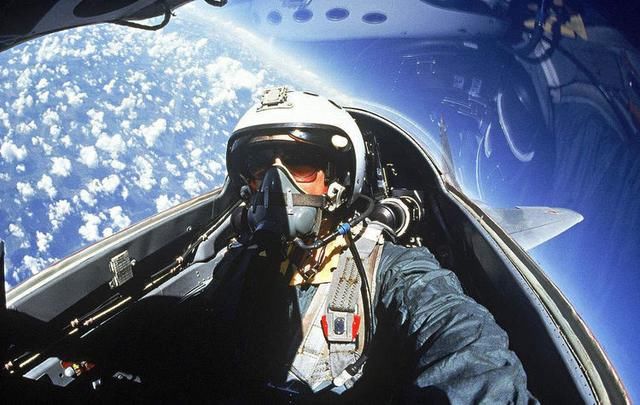 中国部队待遇最好的是什么兵种?不是飞行员,是