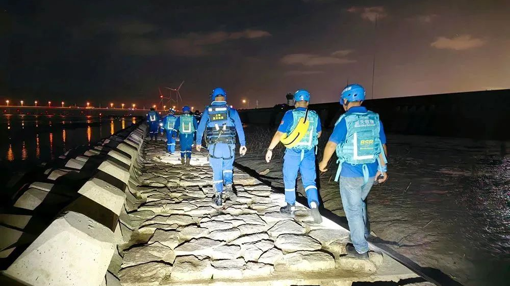 丢弃为谣言!系原生家庭!海滩走失女孩最新进展→ 丢弃为谣言!系原生家庭!海滩走失女孩最新进展→