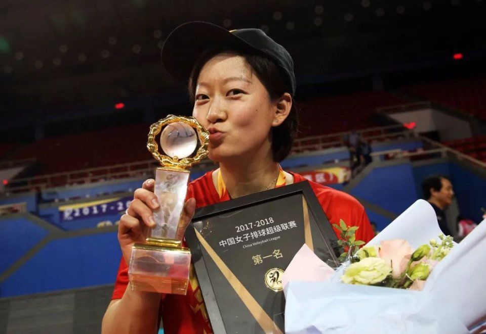 【冠军功臣】赛后,听陈友泉和女排姑娘们跟你