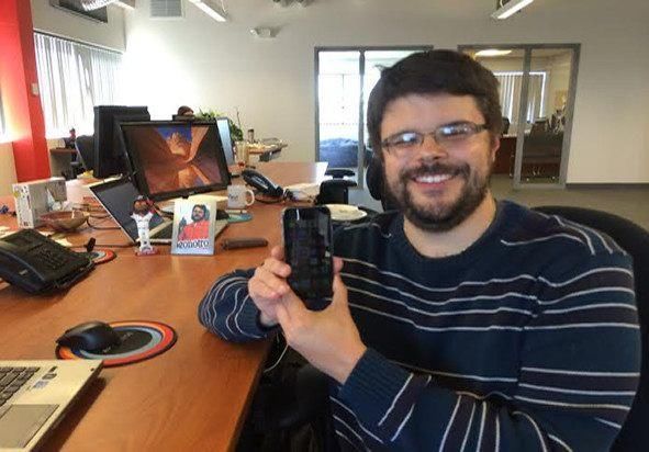 在日本买一台全新的256G iPhone8只需要1美元