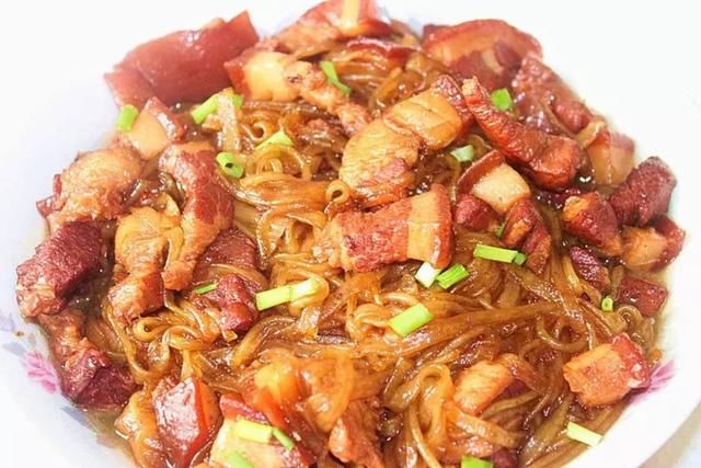 当爱偷井盖的河南人撞见爱打架的东北人,结