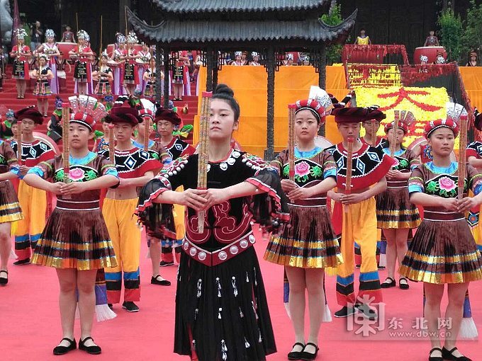 百家网络媒体重庆彭水蚩尤九黎城 体验蚩尤祭祀大典