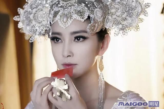 中国十大富豪女明星排行榜,没想到第一名既然