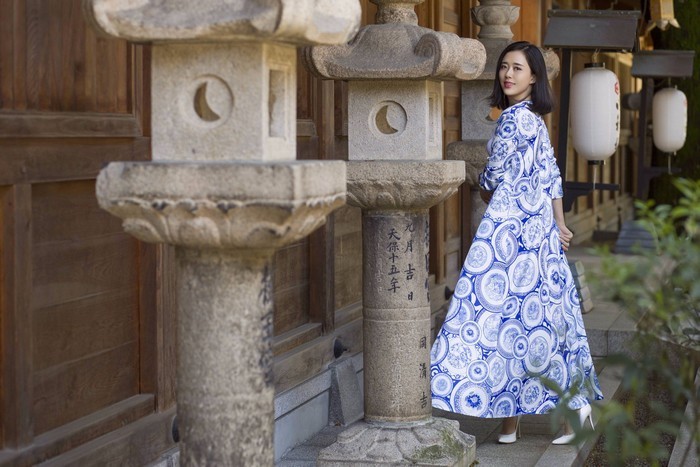 颜丹晨曝圣诞清新写真 大长腿性感撩人