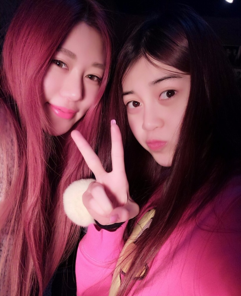 白山女子冰壶队三垒李博雅在冬运会期间因逆天颜值走红。近日,冰壶女神李博雅在微博上发出最新美照。