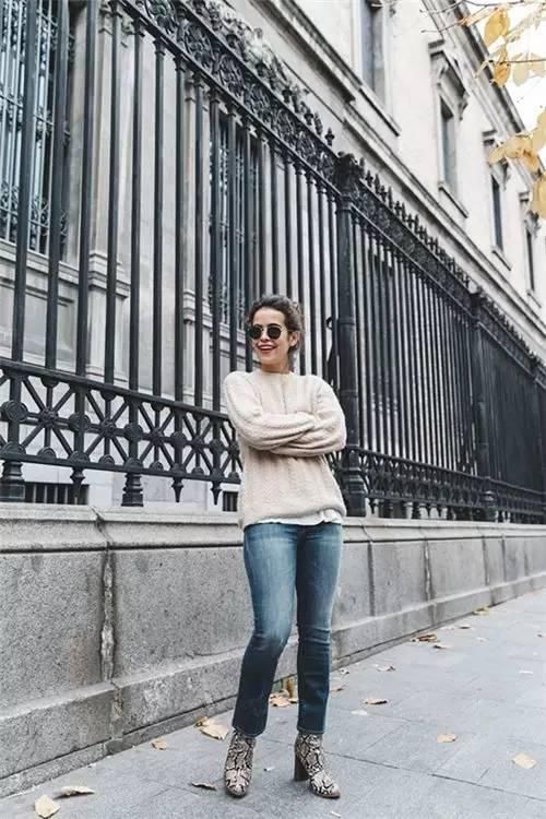直筒牛仔裤配什么鞋才好看?女生穿搭5种style