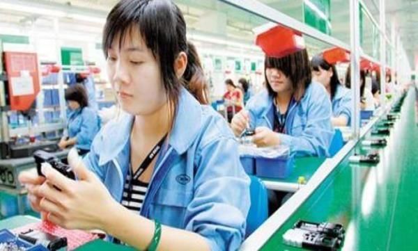 为什么富士康每天都招员工?招人很难吗?背面