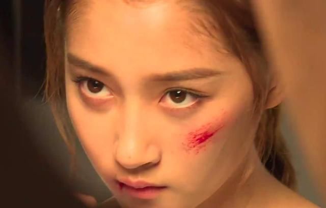 《甜蜜暴击》幕后花絮:鹿晗关晓彤负伤照曝光