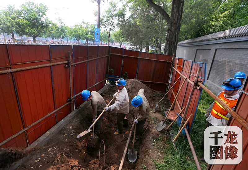 北京东城21条主次干路架空线今年入地