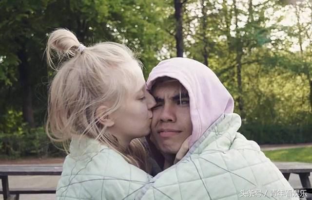 14岁走红的丹麦天使晒东南亚长相男友合照 网