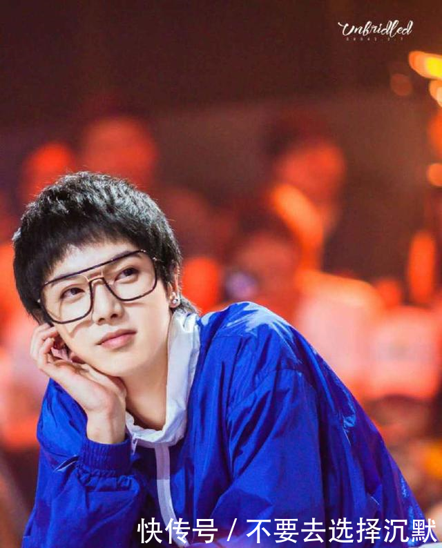 《明日之子》录制现场,华晨宇哭了,粉丝却是这