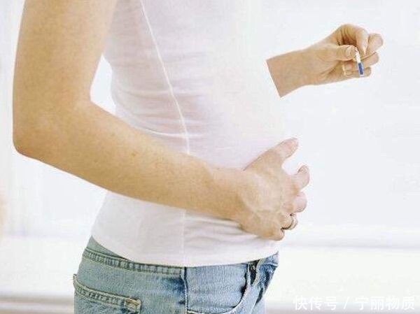 未婚先孕,准婆婆要回彩礼,结婚当晚打开婆婆给