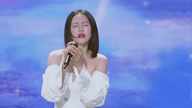 谭维维放声高唱 带您感受美丽的大草原 谭维维放声高唱 带您感受美丽的大草原