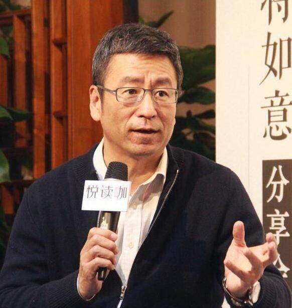 当崔永元受到威胁时,白岩松发微博力挺