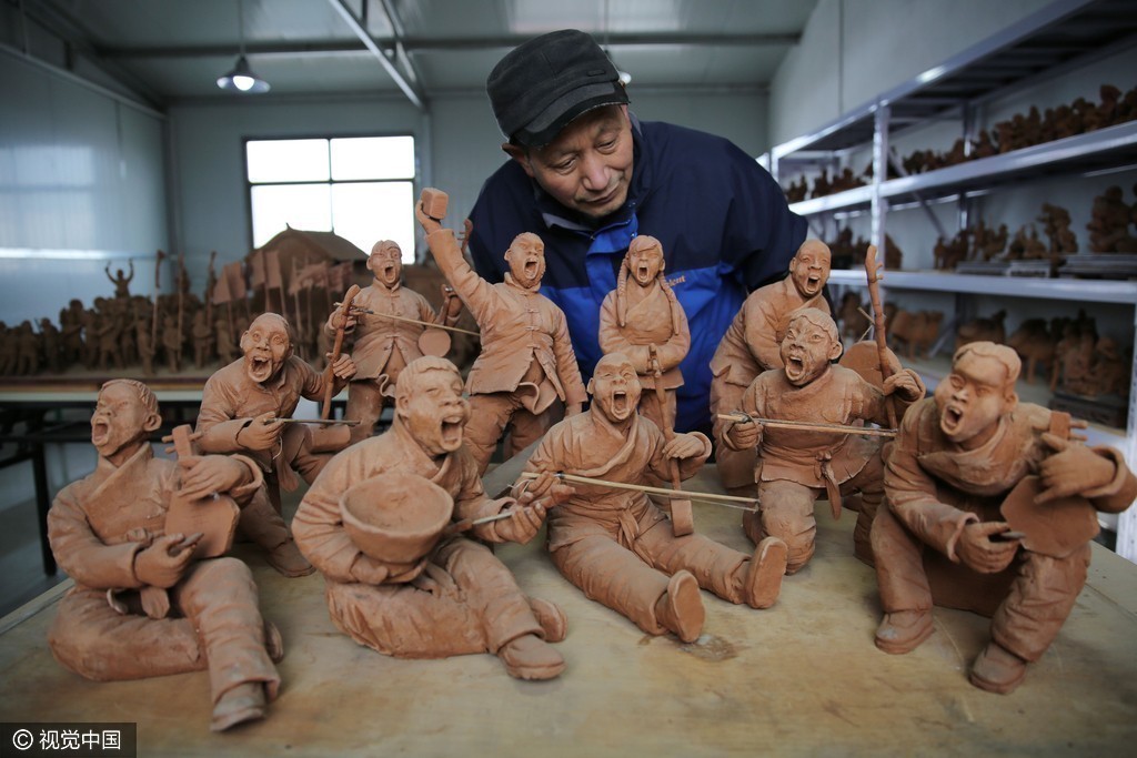 西安:草根泥塑达人家藏数万泥人 满屋关中风情 西安:草根泥塑达人家藏数万泥人 满屋关中风情