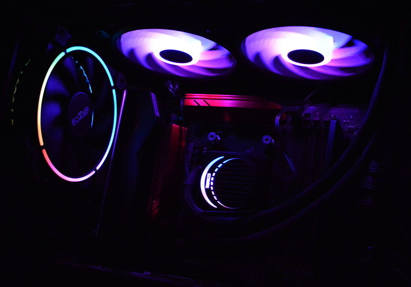 偃月来袭,热魔让路,超频三偃月240RGB水冷散