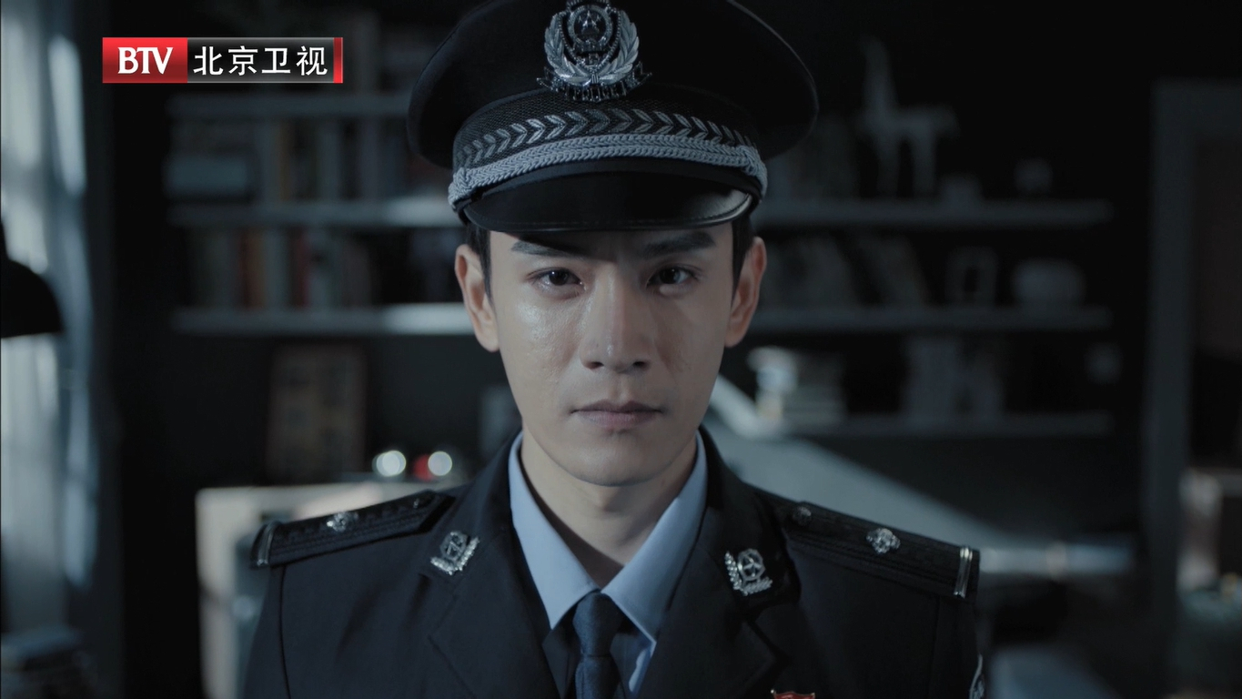 《燃烧》第51集预览:高风再次穿上警服 传承家族的光荣 《燃烧》第51集预览:高风再次穿上警服 传承家族的光荣