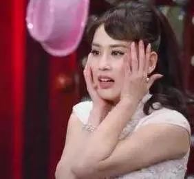 成都姑娘晚高峰地铁淡定敷面膜爆红网络!网友