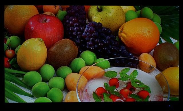 我们拆解了一台900块的42英寸的拼多多电视,