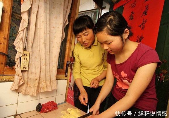 丈夫失蹤,婦人獨自養兒,二十年後丈夫開寶馬回家,兒子怒砸車子