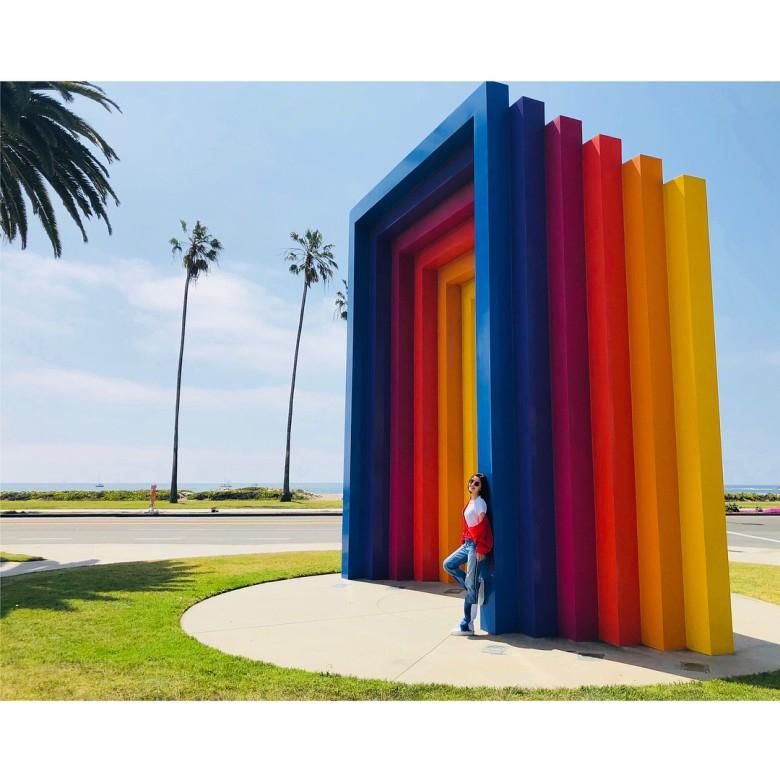 阿Sa晒旅行美照自由随性 休闲的短袖外套不失