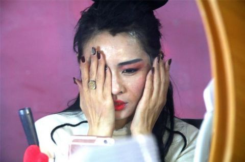 她一人扮演了半个娱乐圈 明星也为她点赞成网