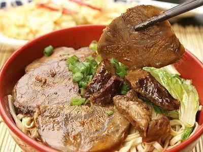 最贵牛肉面,2千元一碗,还需要排队吃,网友:不是他谁去吃?