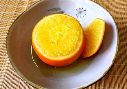 太坐了,90后妈妈蒸橘子、蒸香蕉给孩子治病