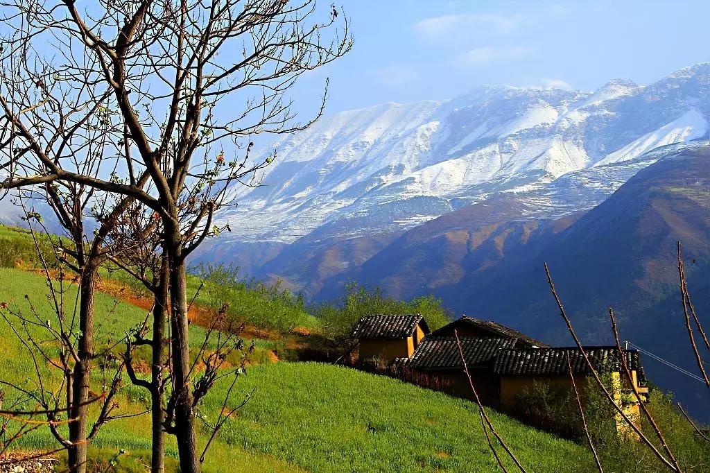 大凉山深处小镇,只有到过,才懂深谷之美!