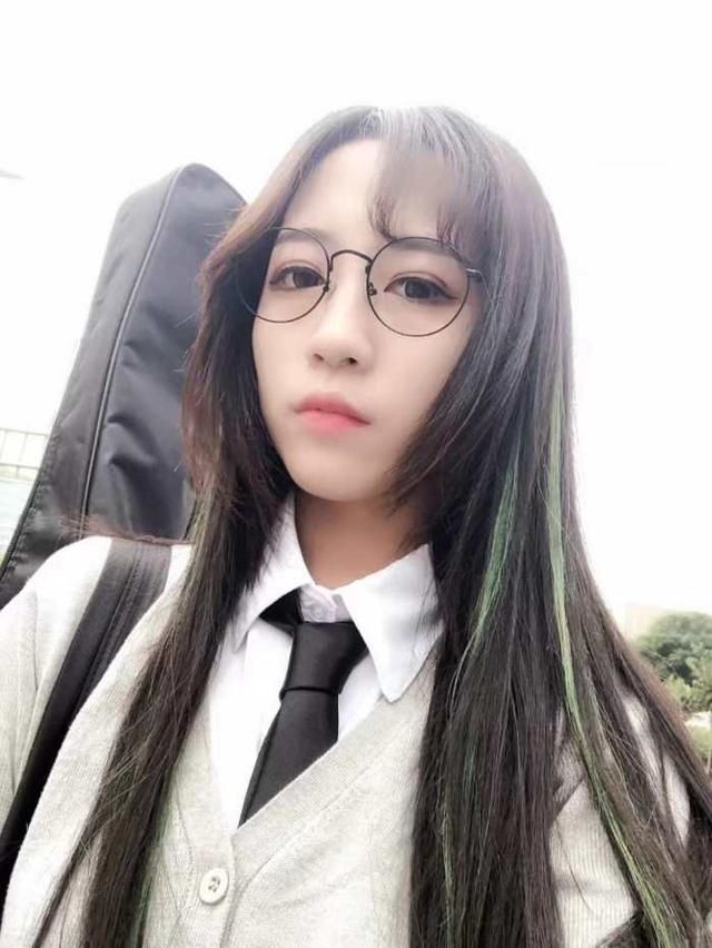 土豪们用钱砸出来的女主播们,一晚上的礼物收