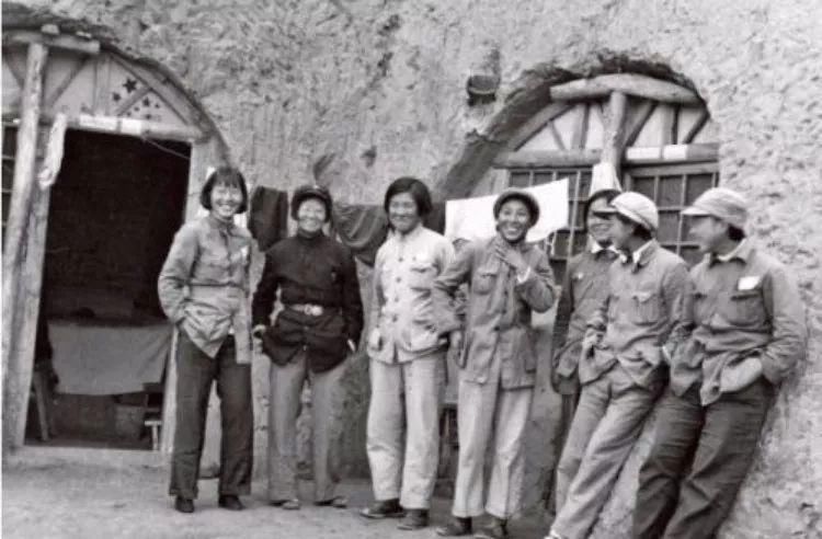 穿越时空之美:瞻仰抗战时期巾帼女兵的风采