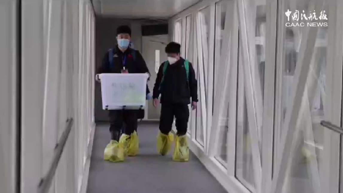 现场视频 |“3·21”东航飞行事故客机第二个黑匣子已安全送抵北京 现场视频 |“3·21”东航飞行事故客机第二个黑匣子已安全送抵北京