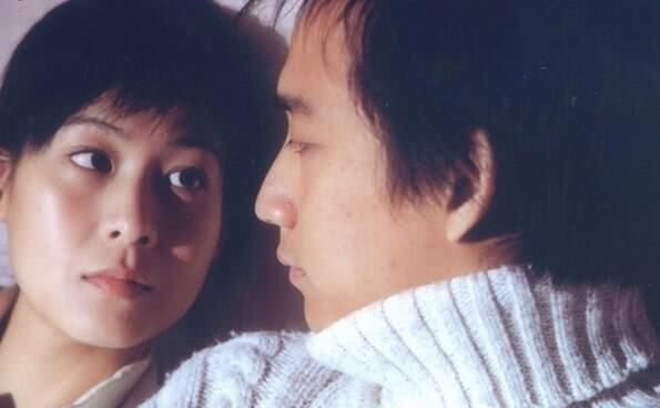 黄磊带家人出国旅游,老婆的衣服引起争议,网友