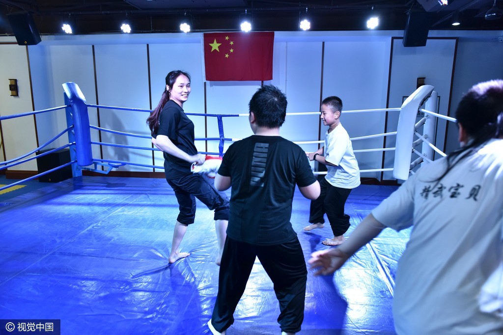 2017年03月29日,在西安市西影路上的一间国术馆里,散打女教练张诗纳正