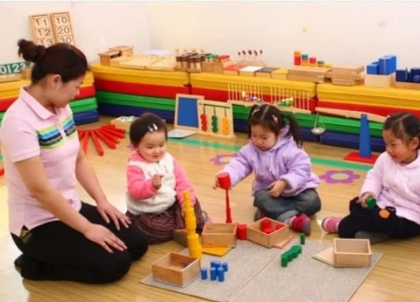 为何幼儿园学费那么贵,幼师工资却只有两千多