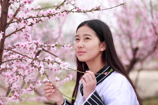 陕西新东方烹饪学校:初中毕业女生学什么技术