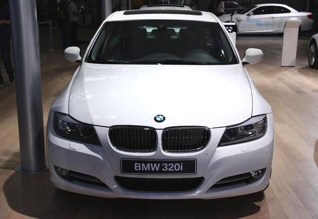 奔驰C200的劲敌-宝马3系值得买吗?真实车主说