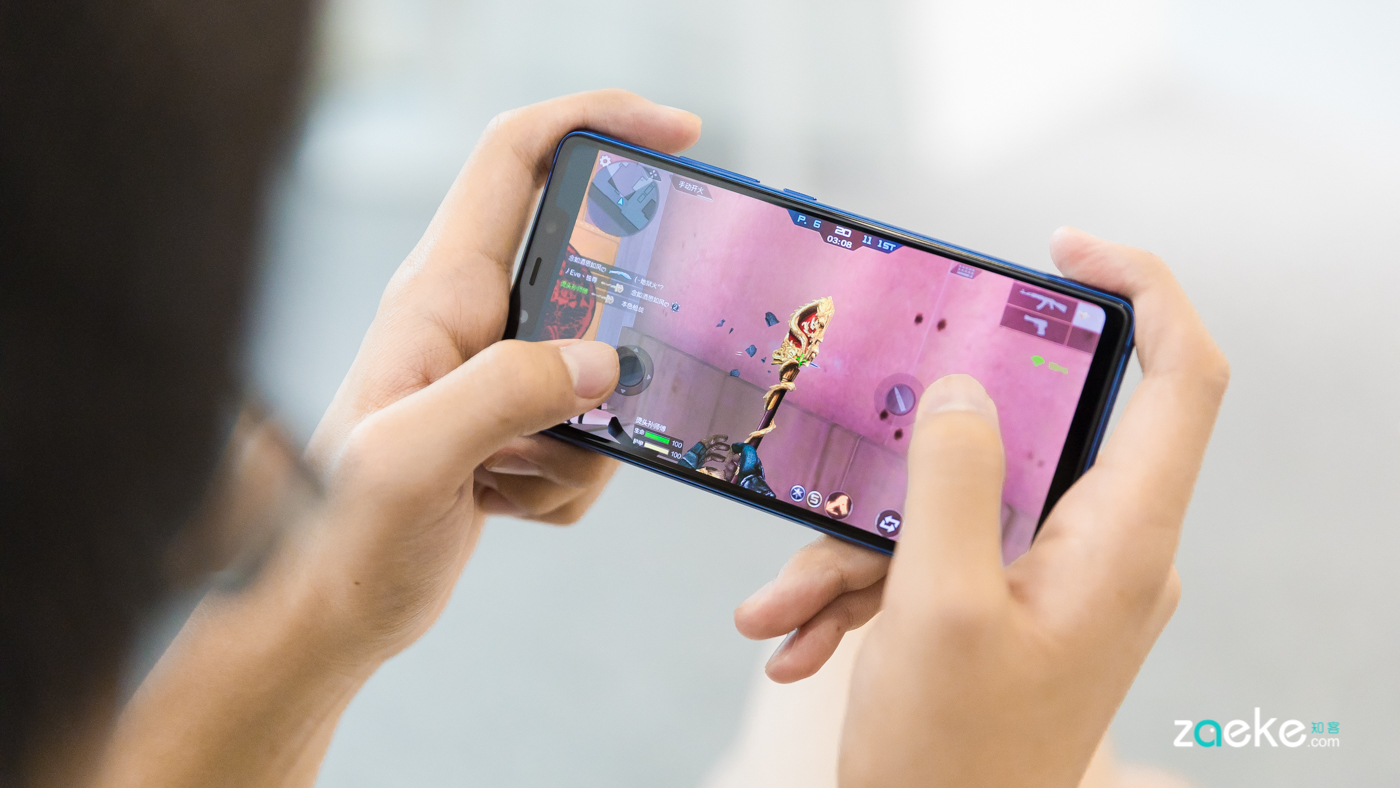 站在骁龙710肩膀上的小米8 SE,有着一颗奋斗