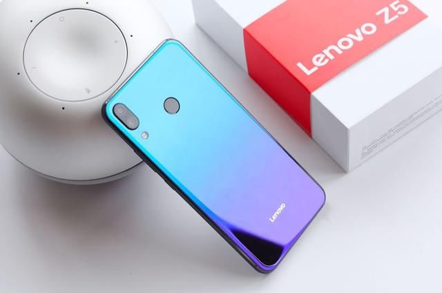 四款极光配色的手机,华为的最贵,最后一款6G运