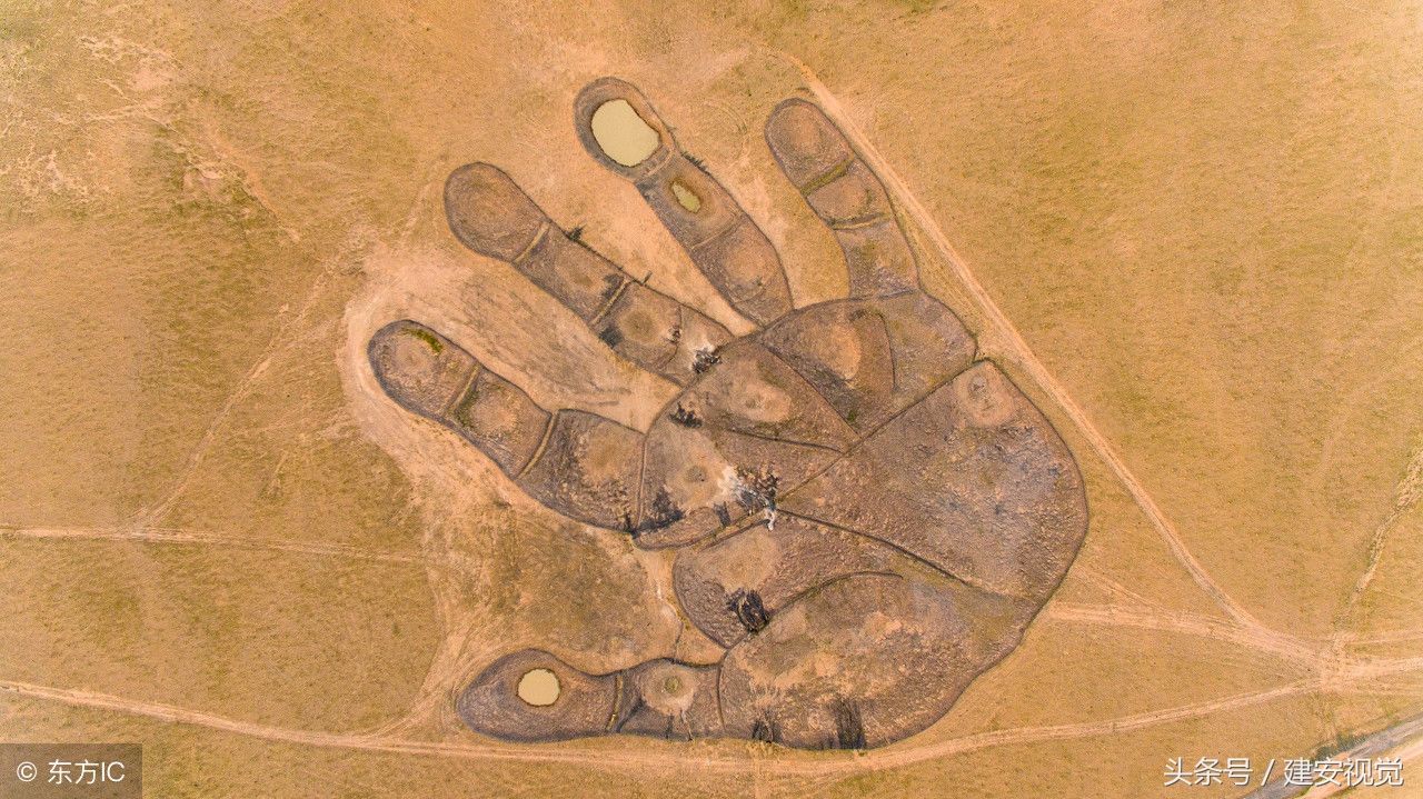 内蒙:二连浩特市发现如来手掌印,占地40000平