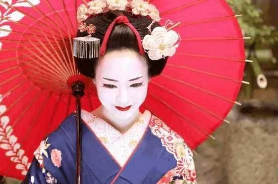 日本街头游玩, 别看到和服打扮的白面女人就拍