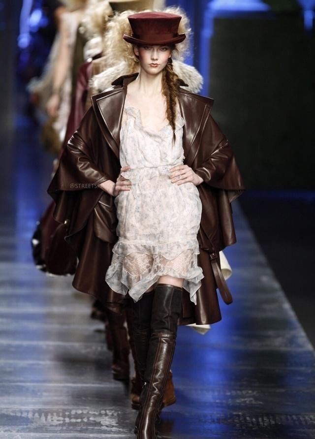 KK为迪奥走秀,超强气场惊艳四座-北京时间