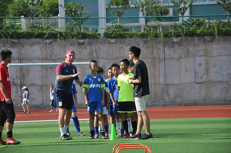 南充邀请外籍教练做培训 提高校园足球教练员