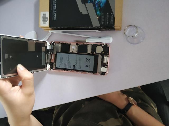 苹果手机经常卡顿?元凶竟是电池