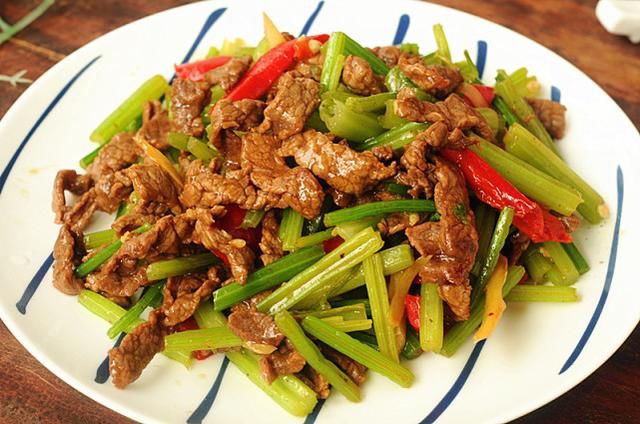 炒牛肉时,很多人都省了"第1步",难怪炒熟后,一点都不嫩