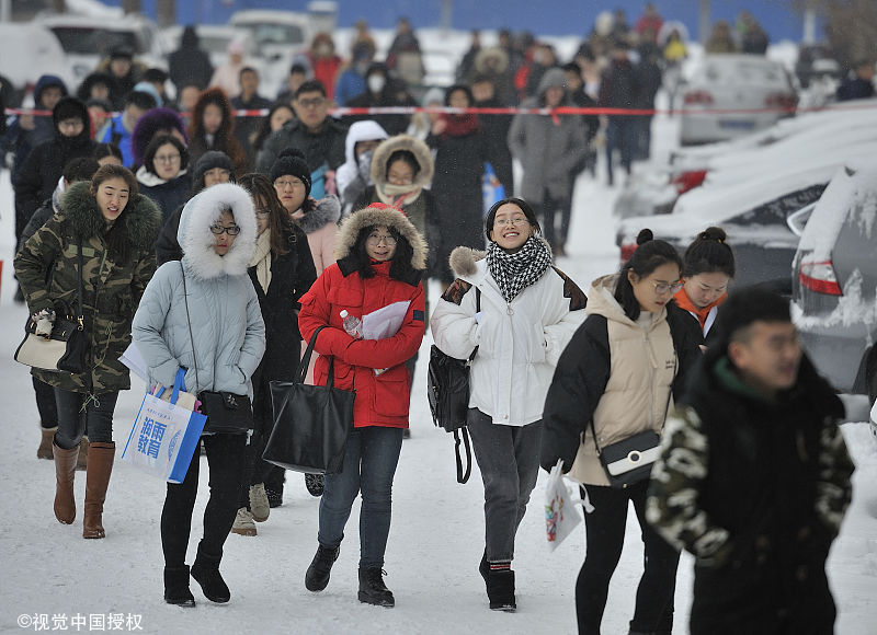 高考:毕业想考公务员,大学这6个专业最吃香,而