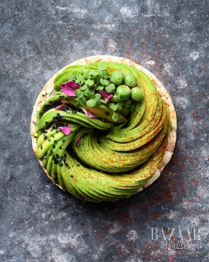 她把牛油果做成了可以吃的艺术品